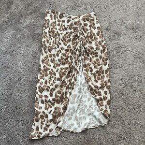 Chic Leopard Print Midi Skirt